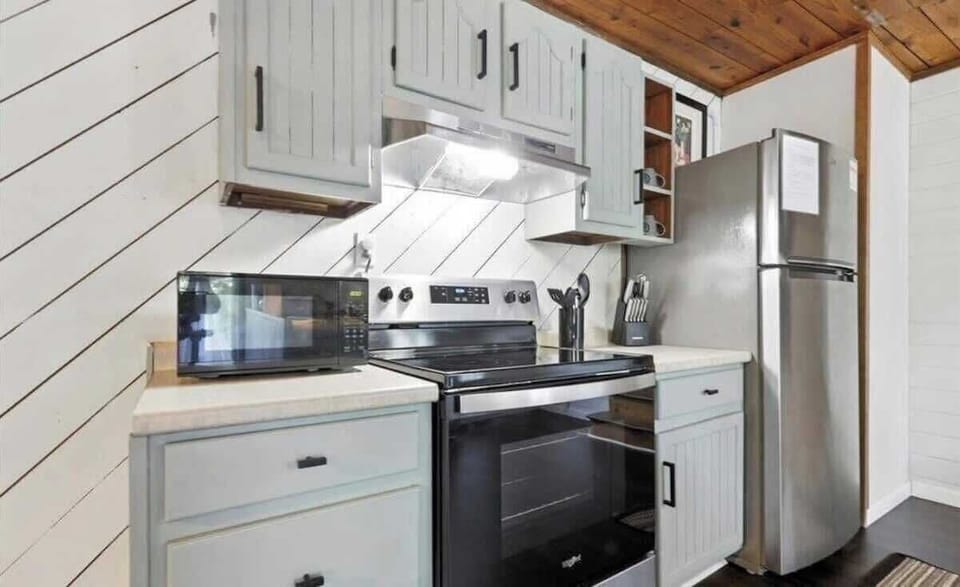 Cook, gather, and enjoy the comforts of home in this fully equipped kitchenette featuring modern appliances, ample counter space, and everything you need to prepare breakfast, snacks, or a cozy meal before exploring Knoxville and the Smokies.