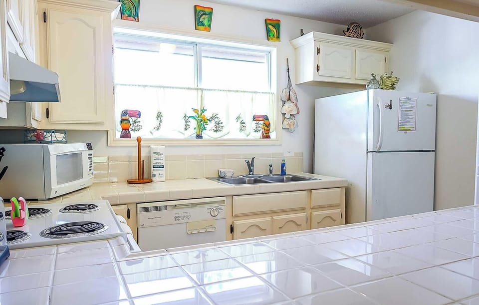 Condo, 2 Bedrooms | Private kitchen | Coffee/tea maker, fridge, oven, toaster