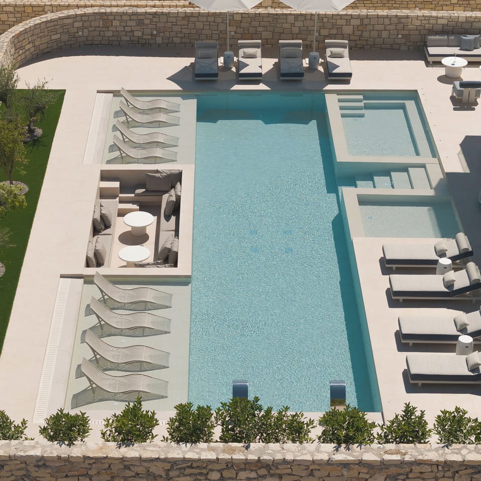 Tailored for sunseekers and shade-lovers alike, with all-day outdoor enjoyment.