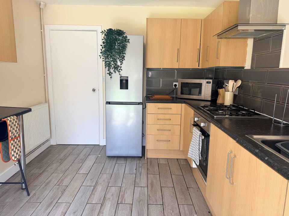 Bright Spacious Kitchen