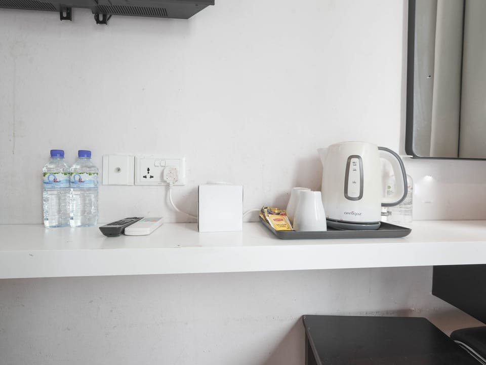 Deluxe Twin With Window No View  | Desk, laptop workspace, blackout drapes, WiFi (free)