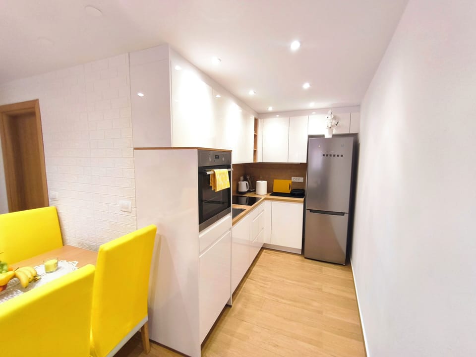 Apartment, Lanai, Garden View | Private kitchen