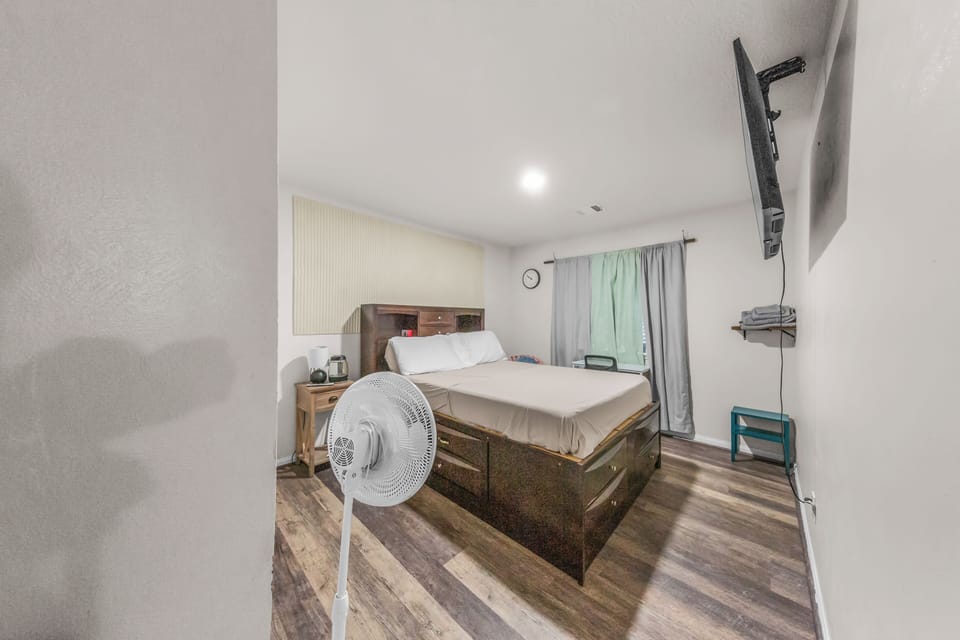 Basic Room | Iron/ironing board, WiFi (free)