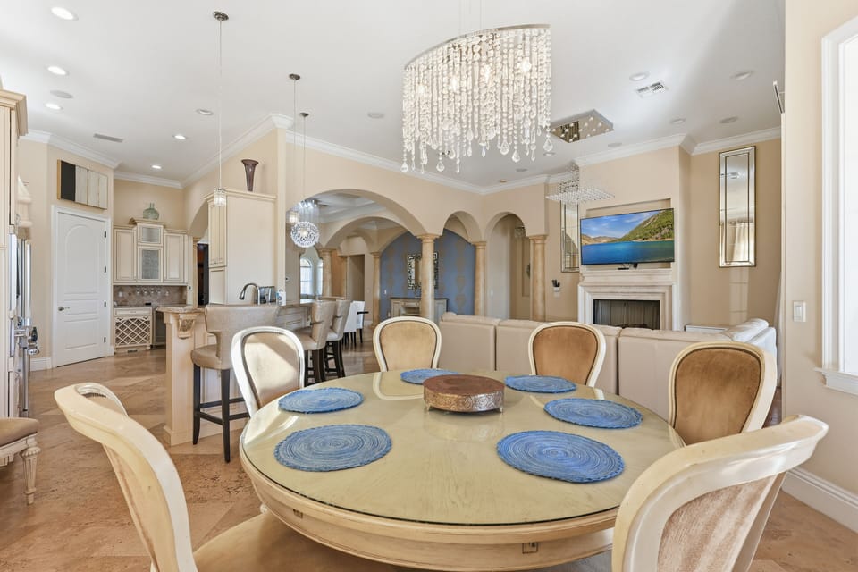 Breakfast Area Table with 6 Chairs