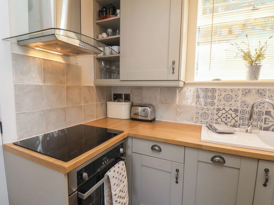 Dishwasher, cookware/dishes/utensils
