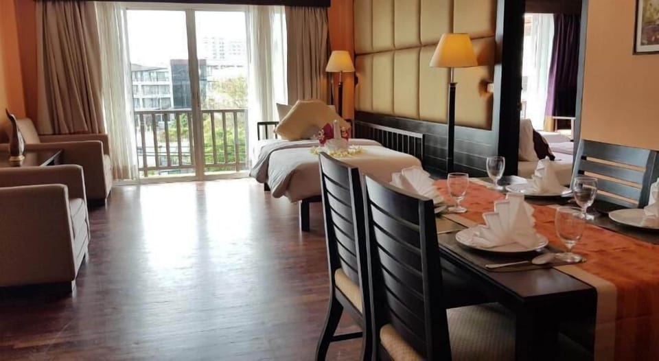 Premium bedding, minibar, in-room safe, desk