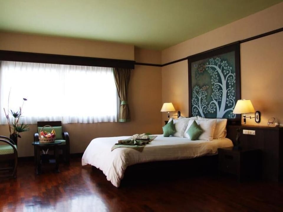 Top Deluxe Sea View | Minibar, in-room safe, individually furnished, desk