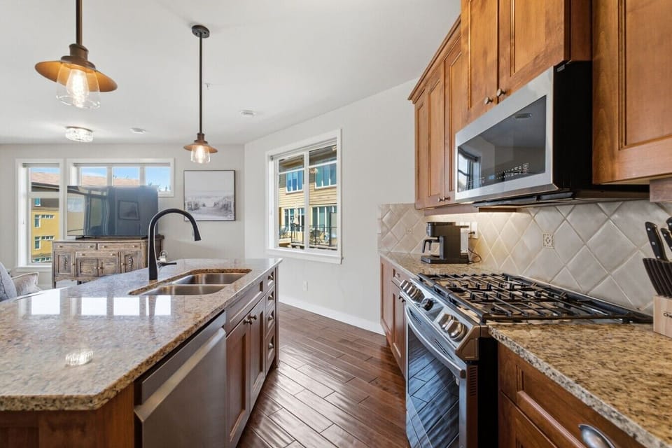 Full Kitchen