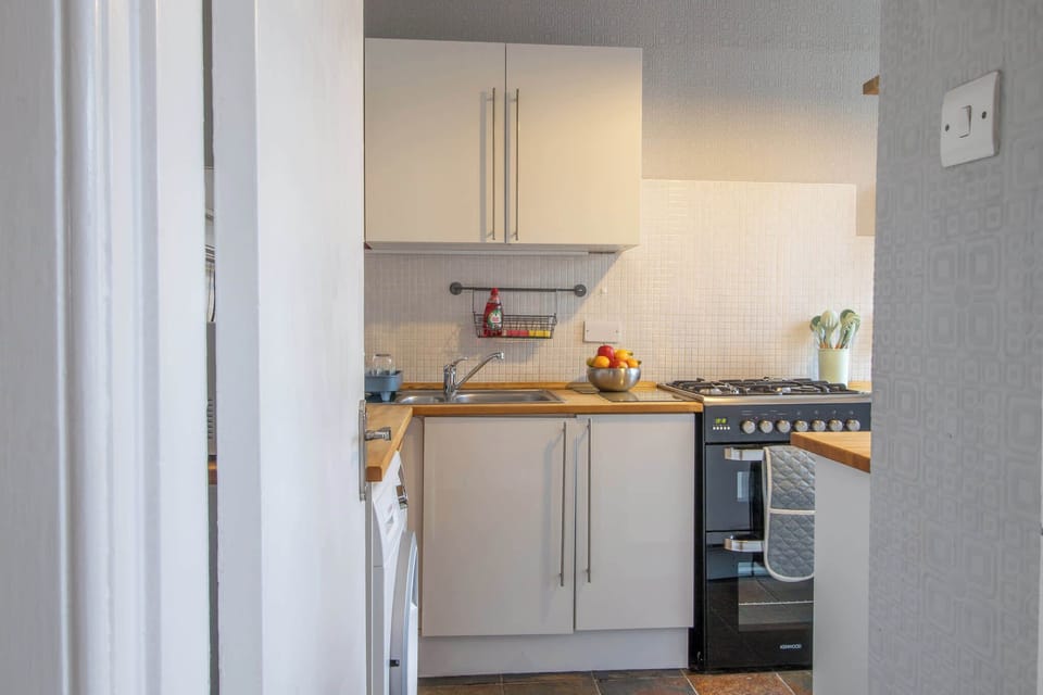 Convenient kitchen for short or long stays