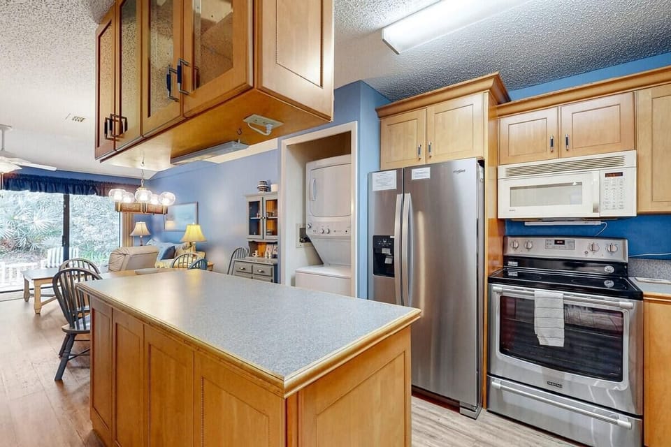Condo, 1 Queen Bed (Sea Woods Villa) | Private kitchen