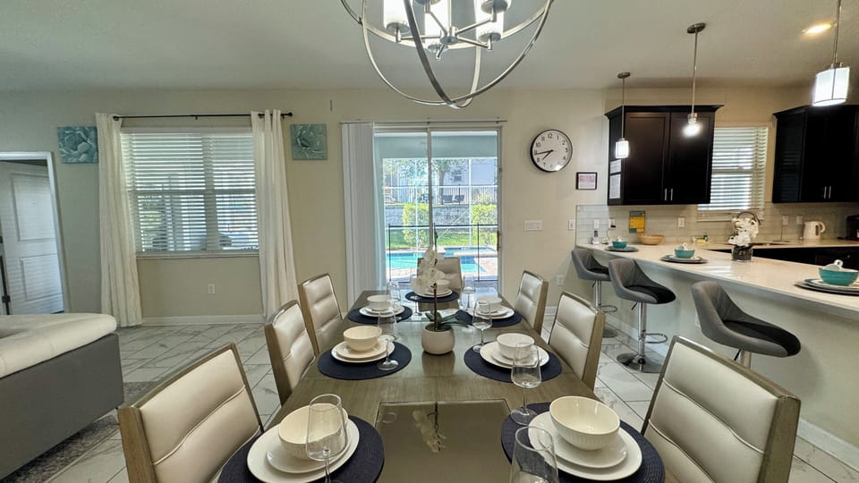 Deluxe Villa | Dining