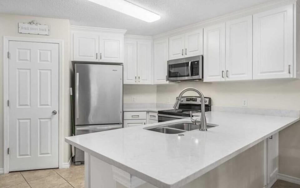 Condo, Multiple Beds (Maravilla 3106) | Private kitchen