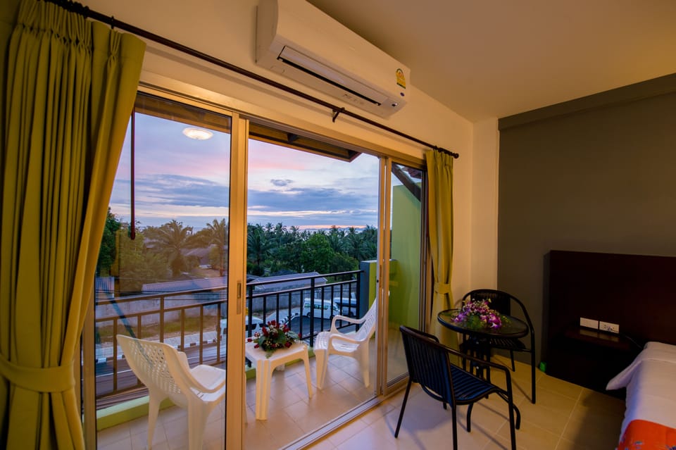 Deluxe Twin Room | Balcony