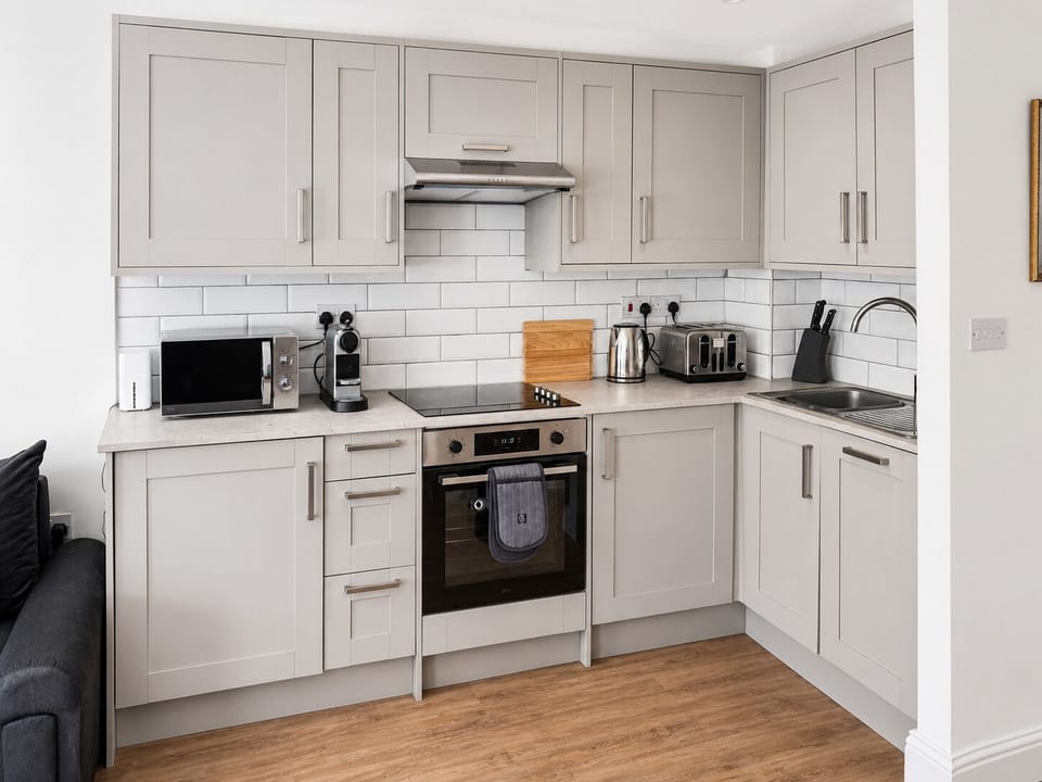 Fully equipped kitchen - Shoreditch Studio Flat near Brick Lane & Liverpool St