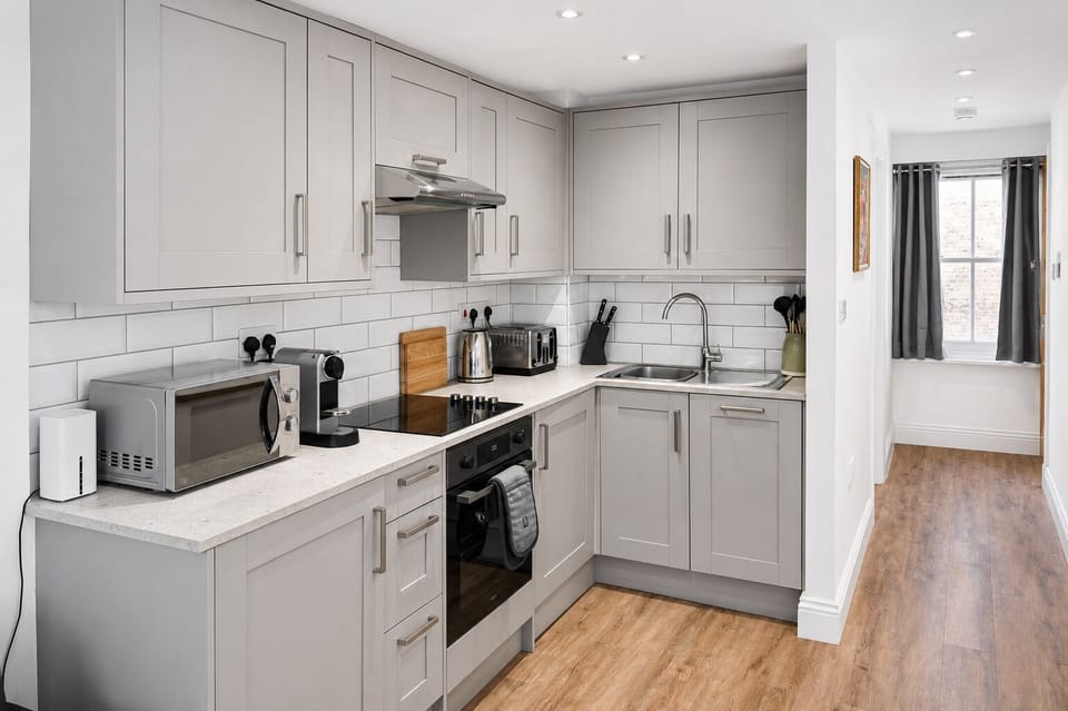 Fully equipped kitchen - Shoreditch Studio Flat near Brick Lane & Liverpool St