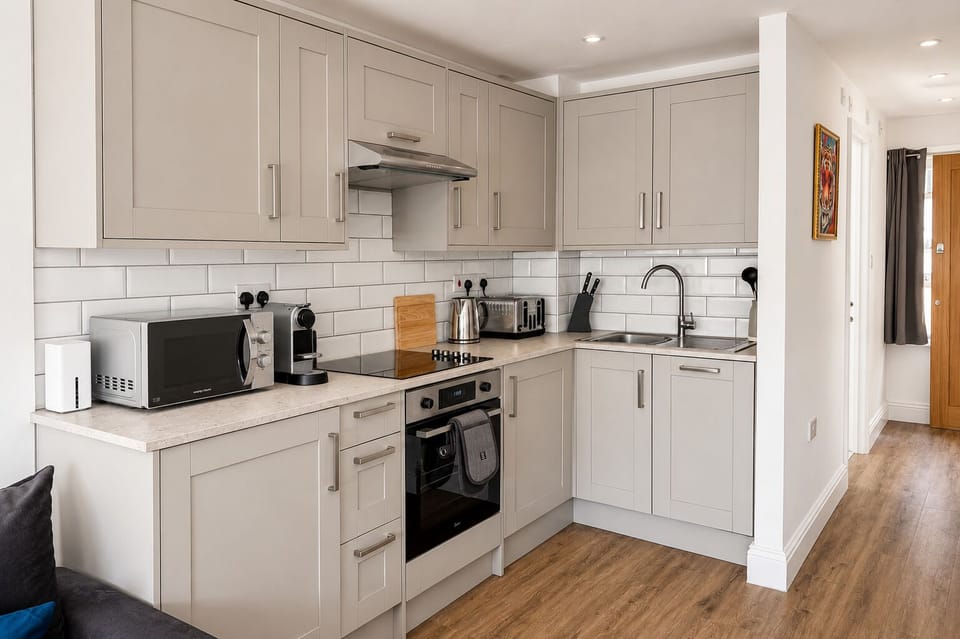 Fully equipped kitchen - Shoreditch Studio Flat near Brick Lane & Liverpool St