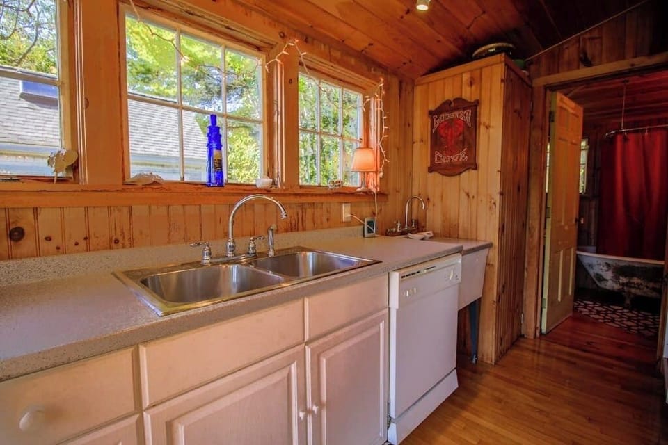 House, Multiple Beds, Kitchen (Harpswell Bay House) | Private kitchen
