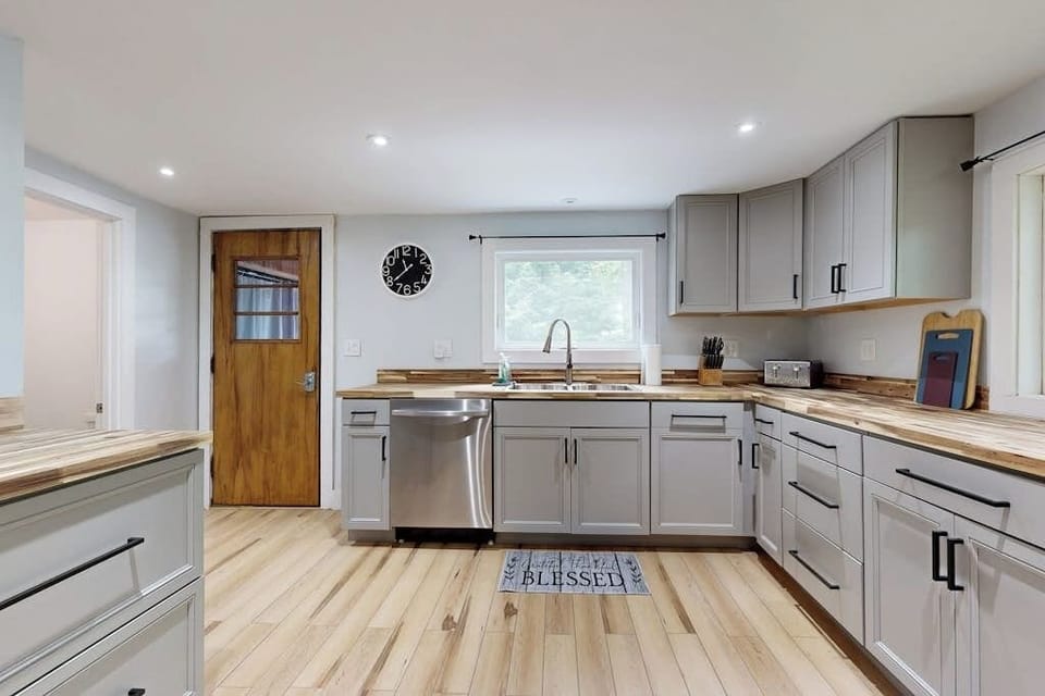 House, Multiple Beds, Kitchen (Come Spring Hideaway) | Private kitchen