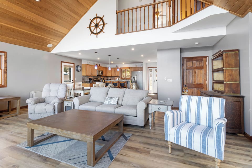 House, Multiple Beds, Beach View (Lookout on Waters Edge) | Living area