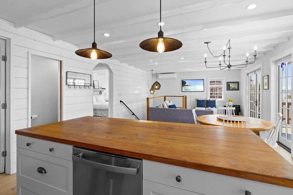 House, Multiple Beds (Harborside Cottage) | Interior