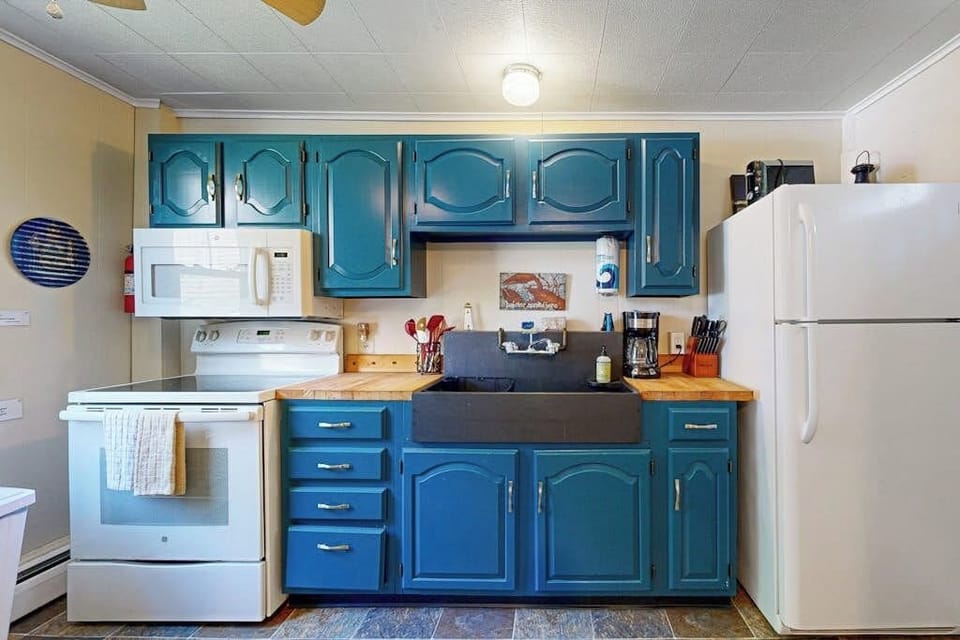 House, Multiple Beds, Garden View (Head of the Harbor) | Private kitchen