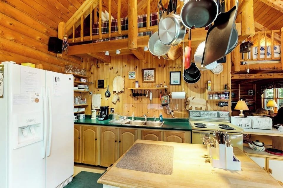 Cabin, Multiple Beds (Perfect as a Picture) | Private kitchen