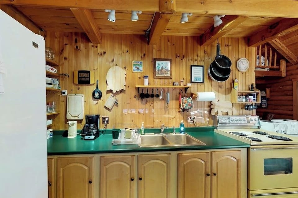Cabin, Multiple Beds (Perfect as a Picture) | Private kitchen