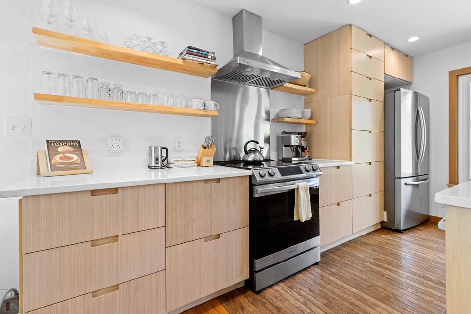 House, Multiple Beds, Garden View (Evelyn's River Front Retreat) | Private kitchen