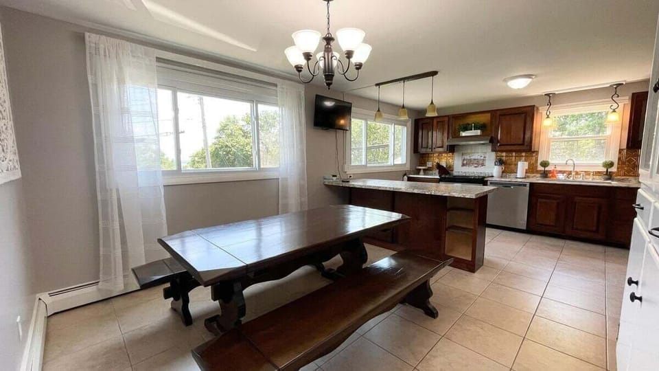 House, Multiple Beds (Penobscot View) | Private kitchen