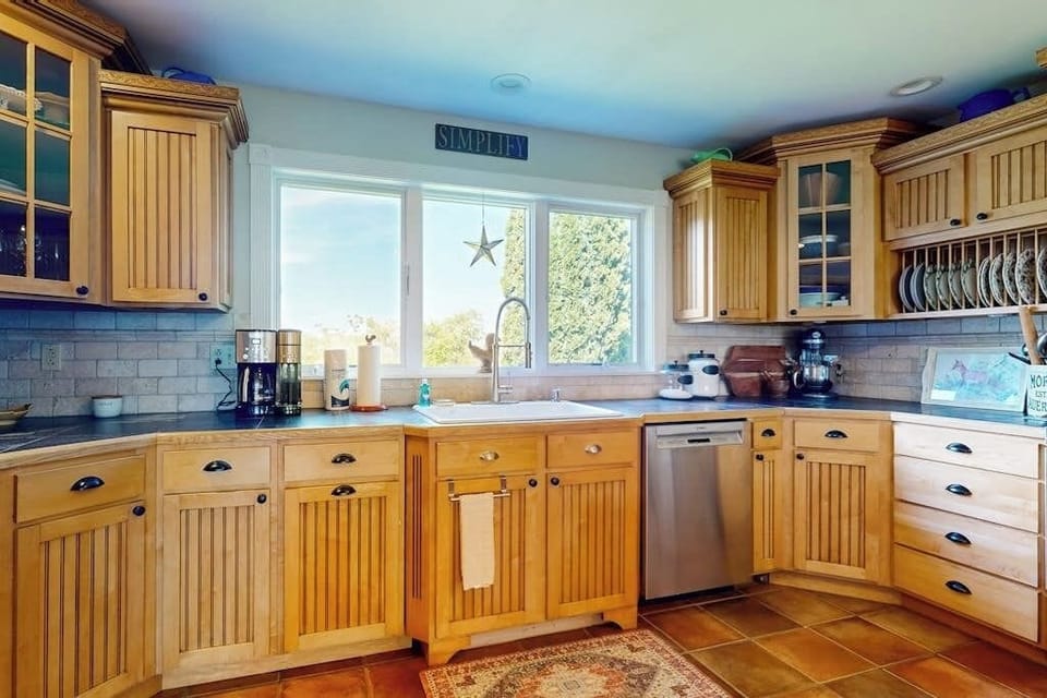 House, Multiple Beds (Clark Cove) | Private kitchen