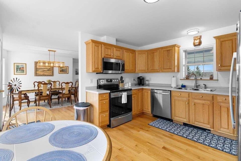 House, Multiple Beds, Pool View (Vista Cove House) | Private kitchen | Coffee/tea maker