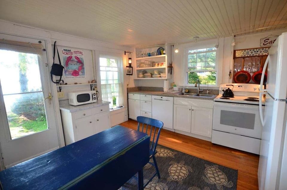 House, Multiple Beds, Beach View (Berry Cottage) | Private kitchen