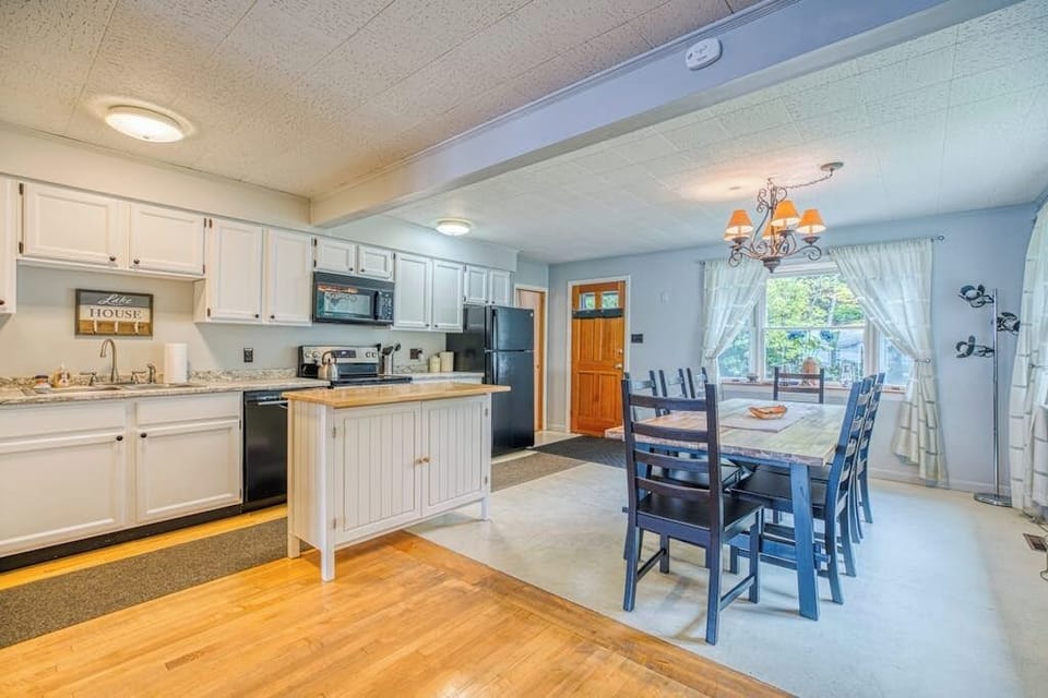 Cottage, Multiple Beds, Fireplace, Garden View (White Lobster Cottage) | Private kitchen