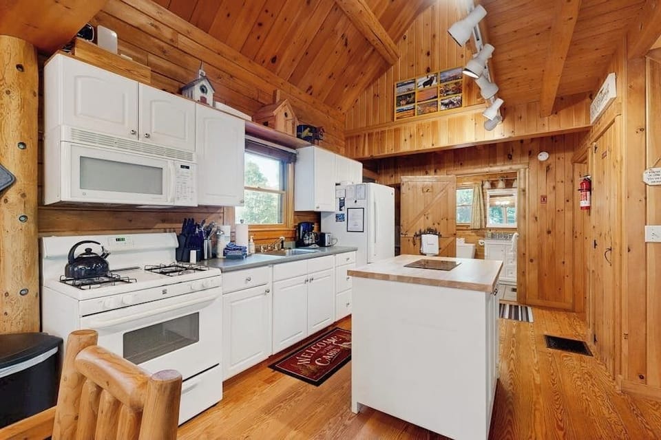 House, Multiple Beds, Kitchen (Prong Mountain) | Private kitchen