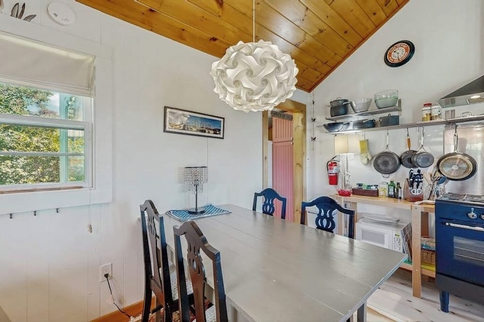 Cabin, 2 Queen Beds (Blue Sky Cottage) | 2 bedrooms, individually decorated, individually furnished, bed sheets
