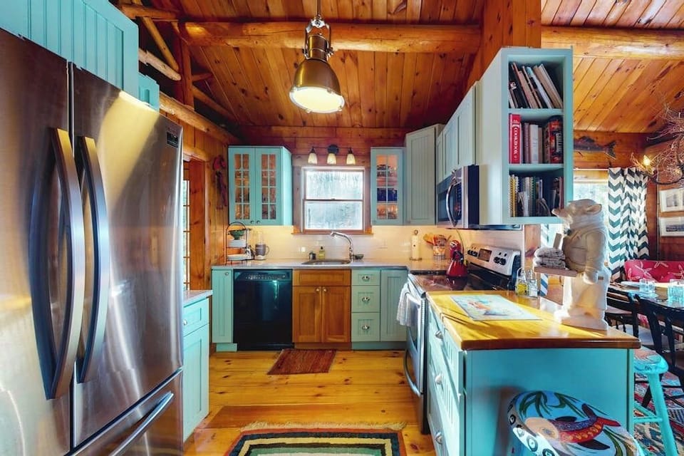 Cabin, Multiple Beds (Back River Retreat) | Private kitchen