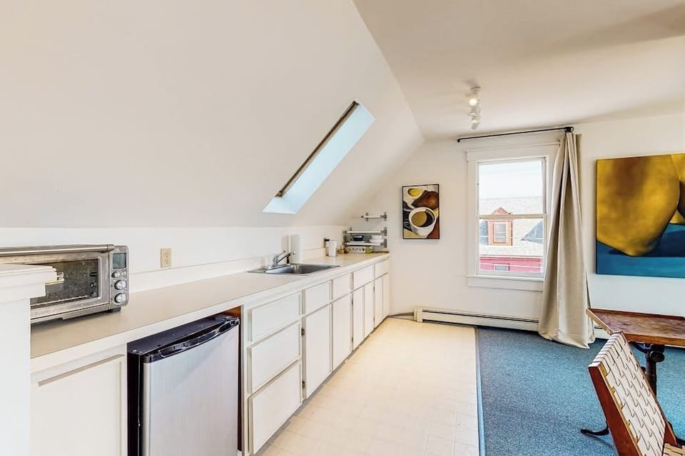 House, Multiple Beds (Sheepscot River Perch) | Private kitchen