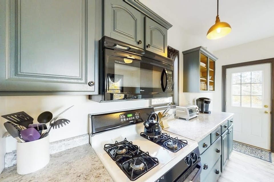 House, Multiple Beds (Boothbay Haven) | Private kitchen