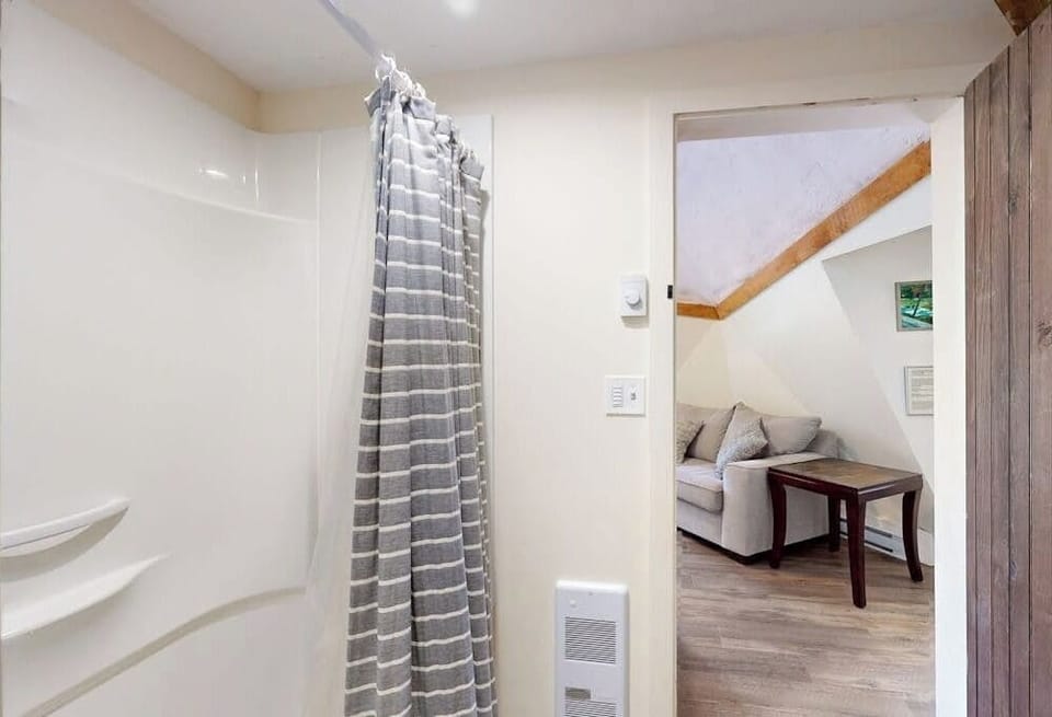 House, 2 Queen Beds, Kitchen (The Dome House) | Interior