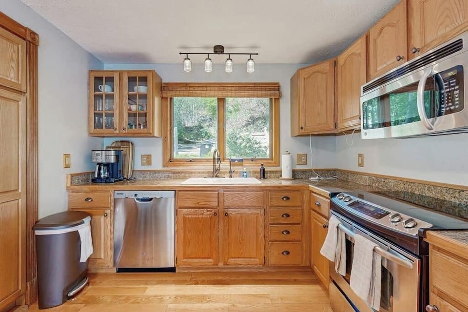 House, Multiple Beds (Phillips Serenity Retreat) | Private kitchen