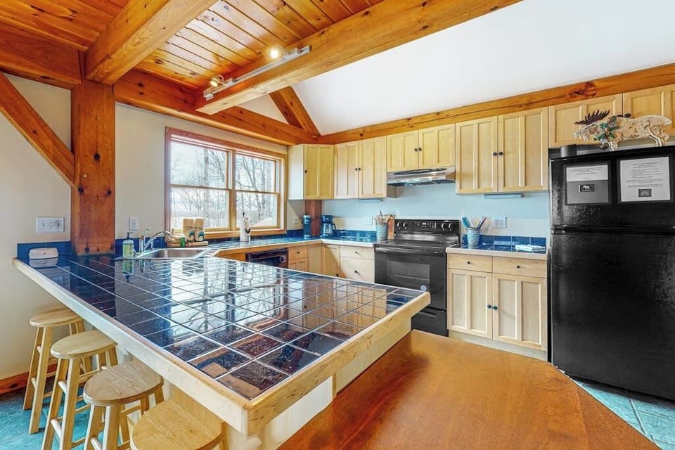 House, Multiple Beds (Moosehead Lodge) | Private kitchen