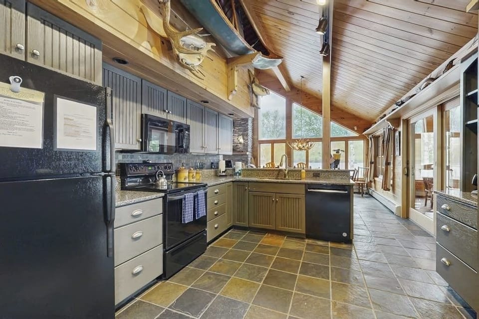 House, Multiple Beds (Lodge at Moosehead Lake) | Private kitchen