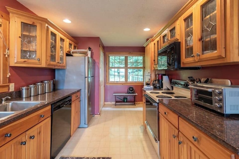Cottage, Multiple Beds (Loon Cove Cottage) | Private kitchen