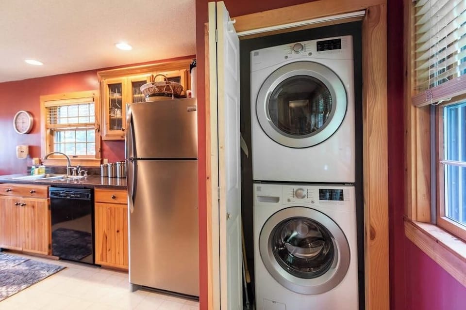 Cottage, Multiple Beds (Loon Cove Cottage) | Laundry