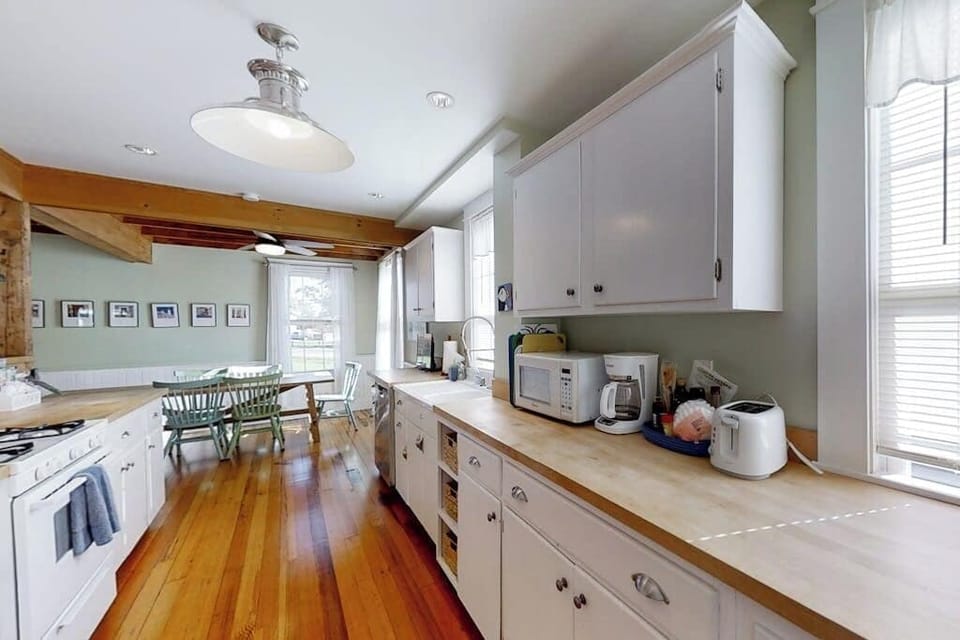 House, Multiple Beds, Garden View (Firehouse Cottage) | Private kitchen