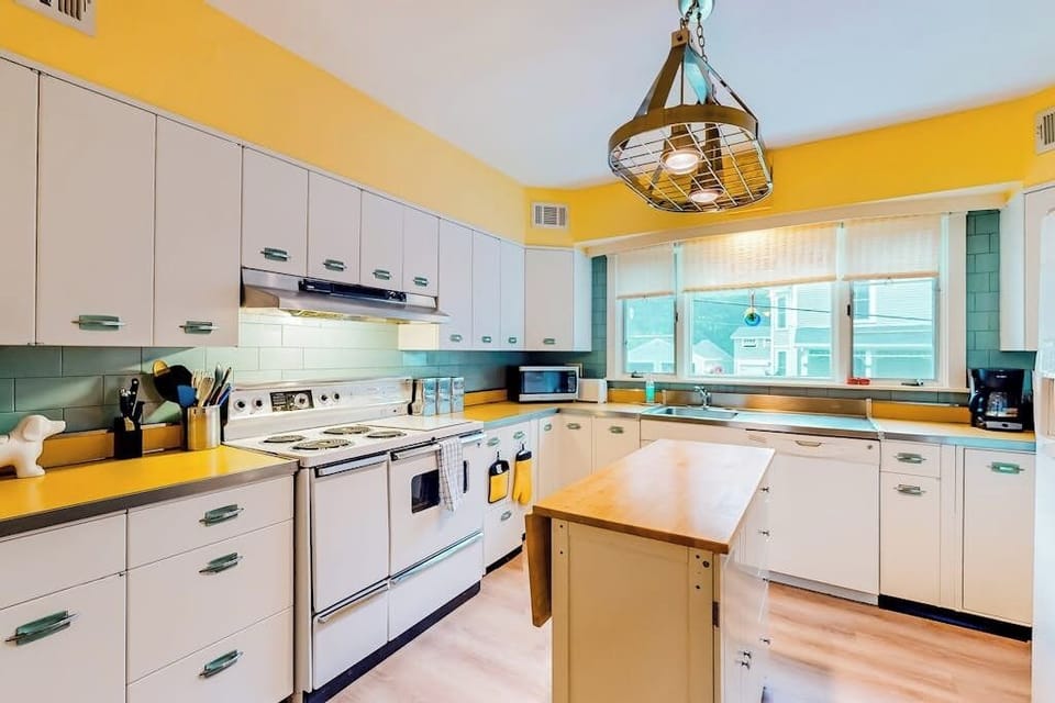 House, Multiple Beds, Garden View (Beech Street Retreat) | Private kitchen