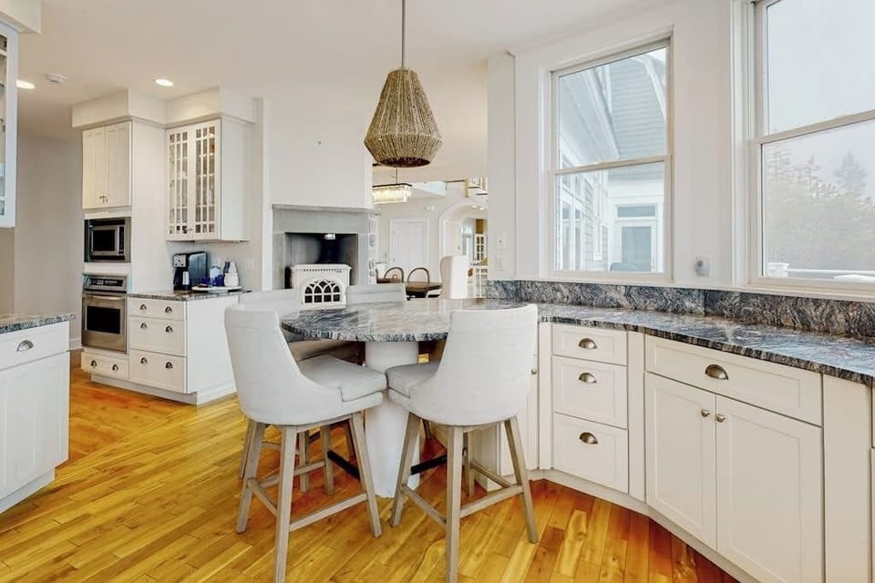 House, Multiple Beds (On The Rocks Retreat) | Private kitchen