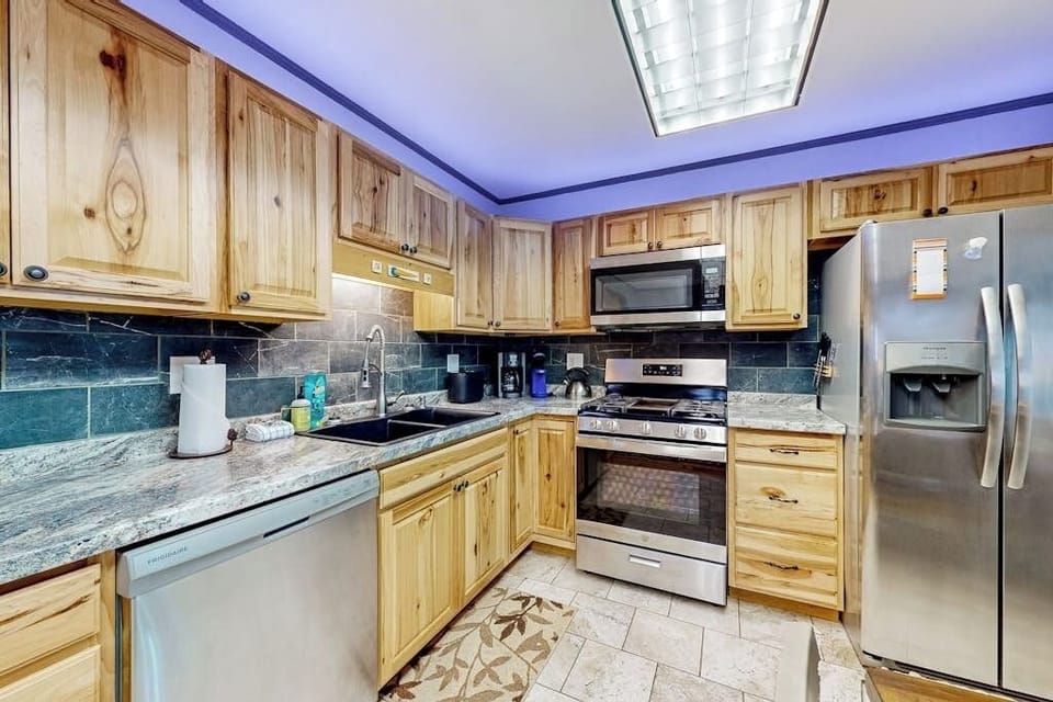 Cottage, 2 Queen Beds, Kitchen, Garden View (Blue Button Cottage) | Private kitchen
