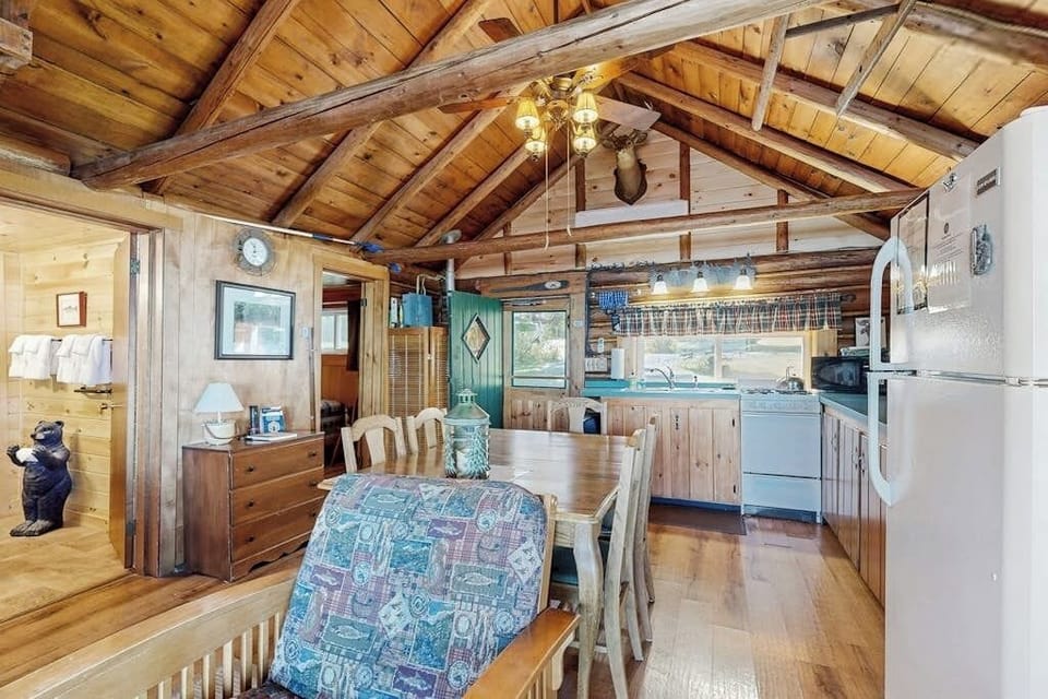 Cabin, Multiple Beds (The Rockwood Cabin on Moosehead Lake) | 2 bedrooms, individually decorated, individually furnished, bed sheets