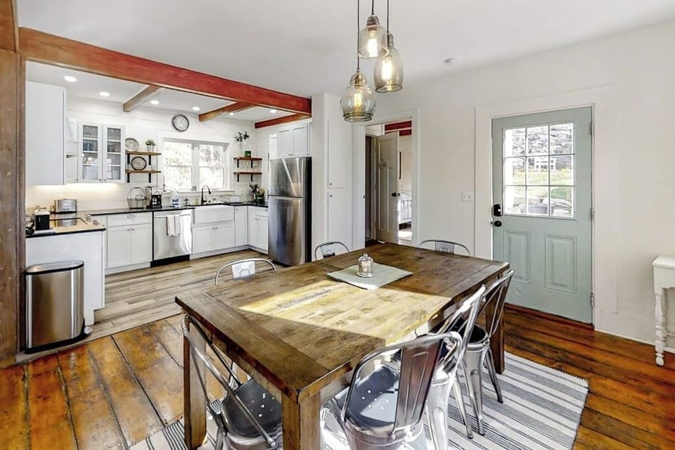 House, Multiple Beds, Garden View (Boothbay Cottage) | 3 bedrooms, individually decorated, individually furnished, bed sheets